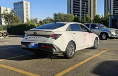 2023 Hyundai Elantra 1.5L CVT GLS Leading, белый — фото 6