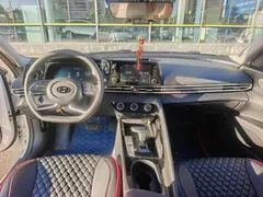 2023 Hyundai Elantra 1.5L CVT GLS Leading, белый — фото 7