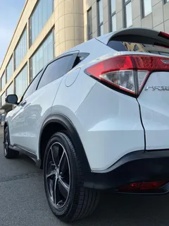 2022 Honda Vezel 1.5L CVT Pioneer, белый — фото 10