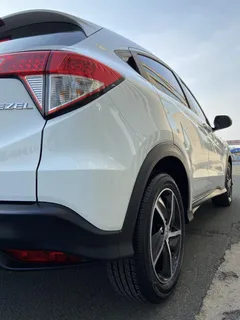 2022 Honda Vezel 1.5L CVT Pioneer, белый — фото 11
