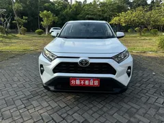 2022 Toyota RAV4 2.0L CVT 2WD Fashion, белый — фото 2