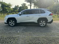 2022 Toyota RAV4 2.0L CVT 2WD Fashion, белый — фото 3