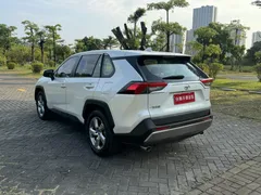 2022 Toyota RAV4 2.0L CVT 2WD Fashion, белый — фото 5