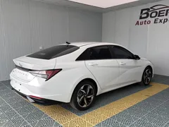 2022 Hyundai Elantra 1.5L CVT LUX Premium, белый — фото 6