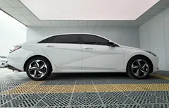 2022 Hyundai Elantra 1.5L CVT LUX Premium, белый — фото 7