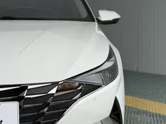 2022 Hyundai Elantra 1.5L CVT LUX Premium, белый — фото 8