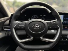 2022 Hyundai Elantra 1.5L CVT LUX Premium, белый — фото 9