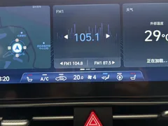 2022 Hyundai Elantra 1.5L CVT LUX Premium, белый — фото 13