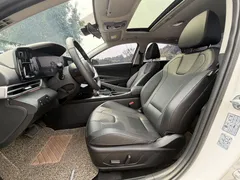 2022 Hyundai Elantra 1.5L CVT LUX Premium, белый — фото 15