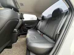 2022 Hyundai Elantra 1.5L CVT LUX Premium, белый — фото 16