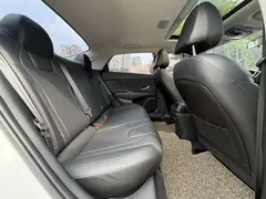 2022 Hyundai Elantra 1.5L CVT LUX Premium, белый — фото 17
