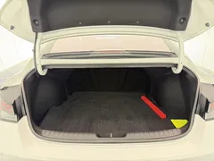 2022 Hyundai Elantra 1.5L CVT LUX Premium, белый — фото 21