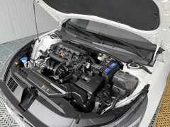 2022 Hyundai Elantra 1.5L CVT LUX Premium, белый — фото 23