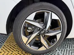 2022 Hyundai Elantra 1.5L CVT LUX Premium, белый — фото 25