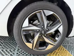 2022 Hyundai Elantra 1.5L CVT LUX Premium, белый — фото 26