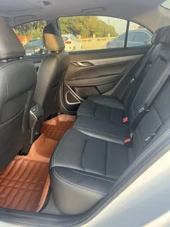 2021 Geely Emgrand UP 1.5L MT Luxury, белый — фото 8