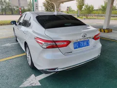2023 Toyota Camry 2.0G Luxury, белый — фото 2