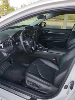 2023 Toyota Camry 2.0G Luxury, белый — фото 7
