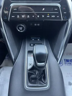 2023 Toyota Venza 2.0L CVT 2WD Luxury, белый — фото 16