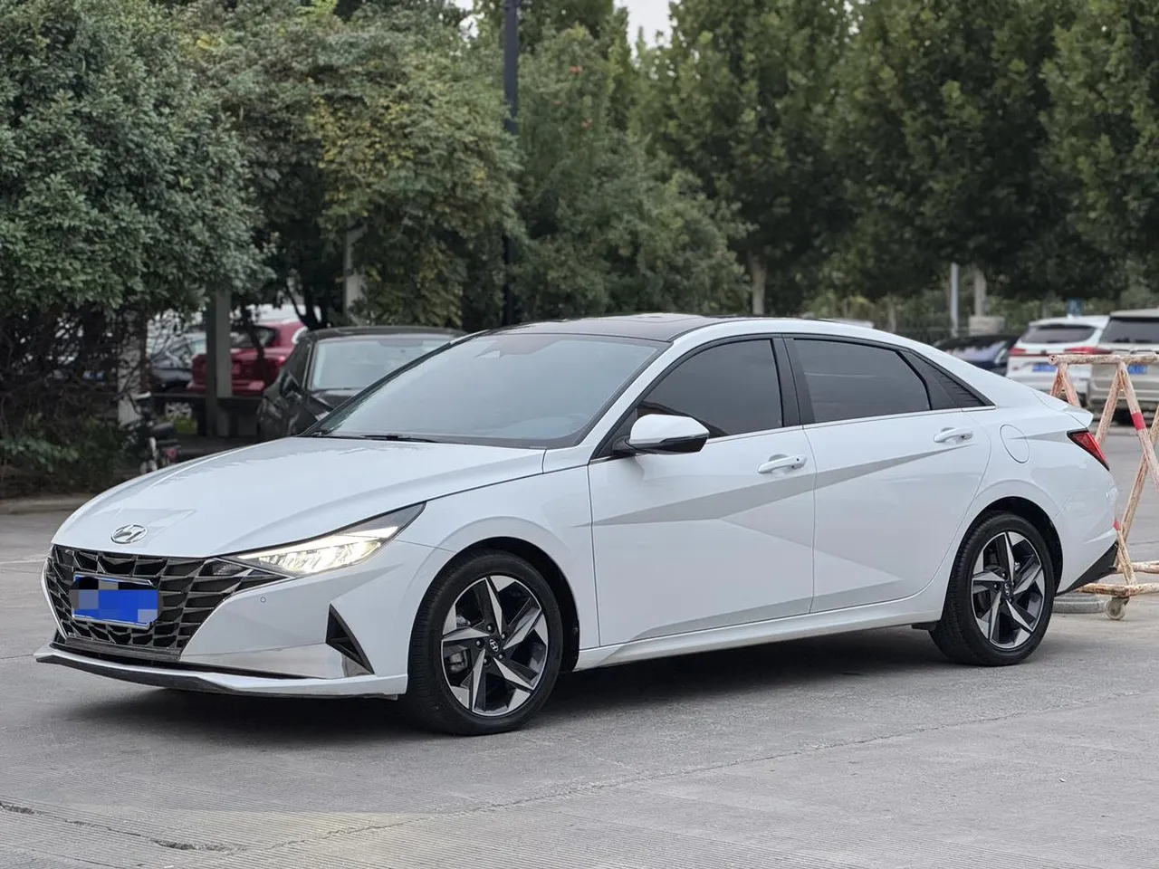 2022 Hyundai Elantra 1.5L CVT LUX Premium