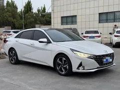 2022 Hyundai Elantra 1.5L CVT LUX Premium, белый — фото 3