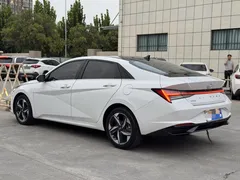 2022 Hyundai Elantra 1.5L CVT LUX Premium, белый — фото 4