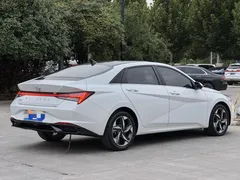 2022 Hyundai Elantra 1.5L CVT LUX Premium, белый — фото 6