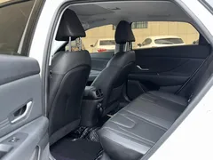 2022 Hyundai Elantra 1.5L CVT LUX Premium, белый — фото 8