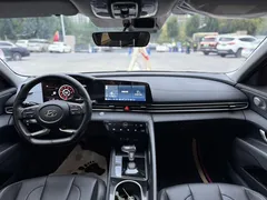 2022 Hyundai Elantra 1.5L CVT LUX Premium, белый — фото 9
