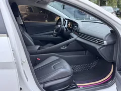 2022 Hyundai Elantra 1.5L CVT LUX Premium, белый — фото 10
