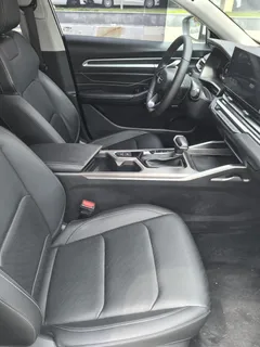 2022 Geely Emgrand 4th Gen 1.5L CVT Luxury, белый — фото 11