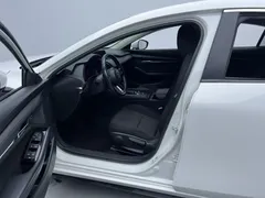2021 Mazda Mazda3 2.0L AT, белый — фото 12