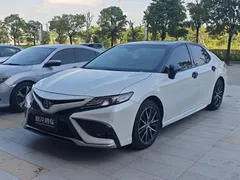 2023 Toyota Camry 2.5S Fashion, белый — фото 1