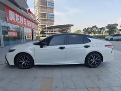 2023 Toyota Camry 2.5S Fashion, белый — фото 3