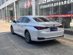 2022 Lexus ES 200 Excellence, белый — фото 10