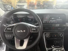 2023 Kia Seltos 1.5L IVT Luxury, белый — фото 15