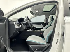 2023 Geely Emgrand 4th Gen Champion 1.5L CVT Flagship, белый — фото 4