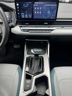 2023 Geely Emgrand 4th Gen Champion 1.5L CVT Flagship, белый — фото 15