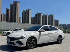 2023 Hyundai Elantra 1.5L CVT LUX Premium, белый — фото 1