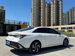 2023 Hyundai Elantra 1.5L CVT LUX Premium, белый — фото 7