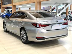 2022 Lexus ES 200 Excellence — фото 4