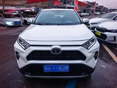 2022 Toyota RAV4 2.0L CVT 2WD Fashion, белый — фото 3