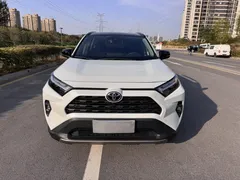 2023 Toyota RAV4 2.0L CVT 2WD 20th Anniversary Platinum, белый — фото 3