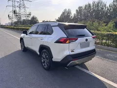 2023 Toyota RAV4 2.0L CVT 2WD 20th Anniversary Platinum, белый — фото 4