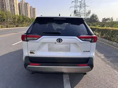 2023 Toyota RAV4 2.0L CVT 2WD 20th Anniversary Platinum, белый — фото 5