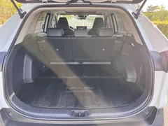 2023 Toyota RAV4 2.0L CVT 2WD 20th Anniversary Platinum, белый — фото 16