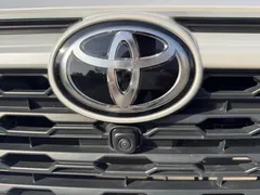 2023 Toyota RAV4 2.0L CVT 2WD 20th Anniversary Platinum, белый — фото 24
