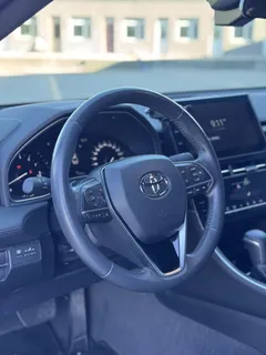 2022 Toyota Avalon 2.5L Luxury, белый — фото 9