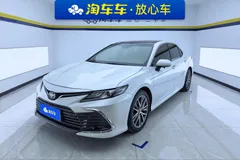2021 Toyota Camry 2.5G Luxury, белый — фото 1