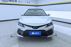 2021 Toyota Camry 2.5G Luxury, белый — фото 3